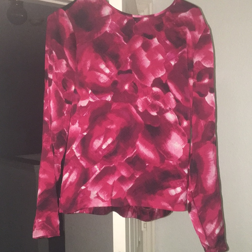 pretty floral shirt with keyhole back